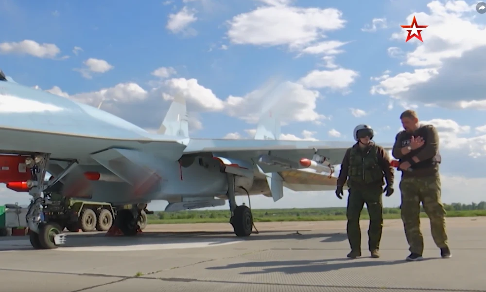 Ρώσος Πιλότος: "Εάν το Su-27 είναι Mercedes το Su-35 είναι Bentley"